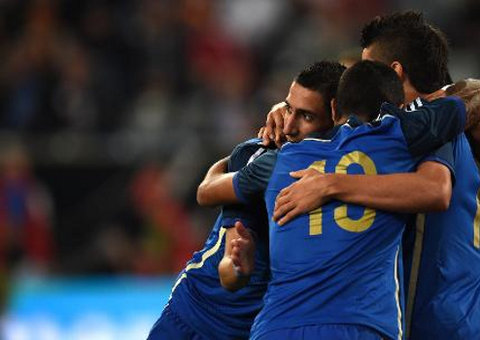 Argentina joga água no chope da Alemanha com goleada em amistoso 