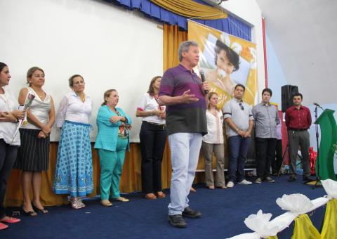 Artur anuncia vacina contra o câncer para 20 mil alunas da Semed