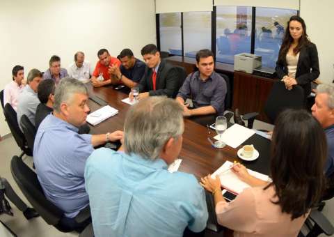 Artur reúne com rodoviários e empresários para evitar greve