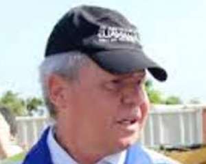 Artur surfa em onda de popularidade