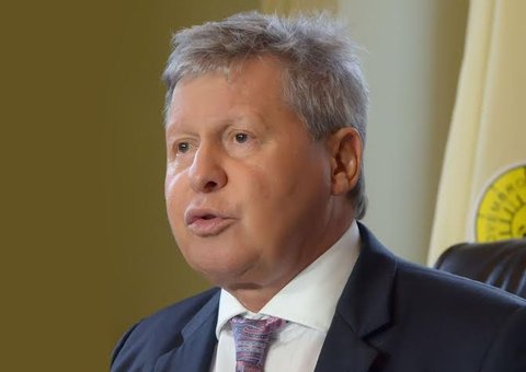 Em entrevista à Veja, prefeito de Manaus destaca preocupação com a economia brasileira