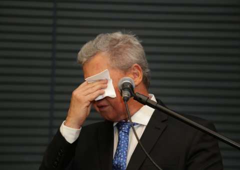 Prefeito se emociona no lançamento do livro sobre o senador Arthur Virgílio Filho