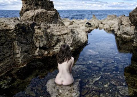 Esposas de militares posam nuas para calendário