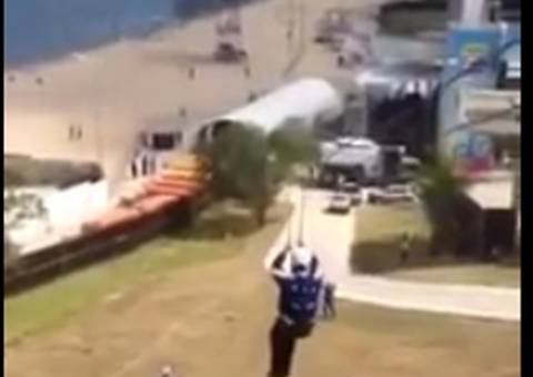 Artur Neto testa tirolesa da Fifa Fan Fest na Ponta negra