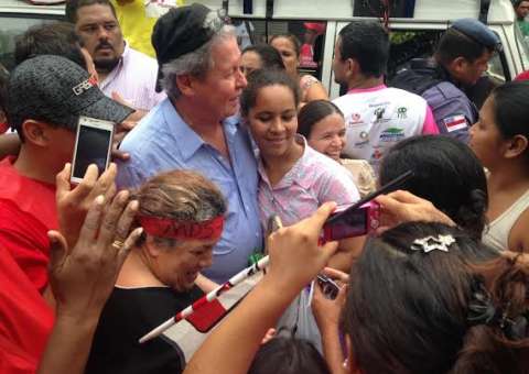 Artur  recebe lideranças de movimentos sociais