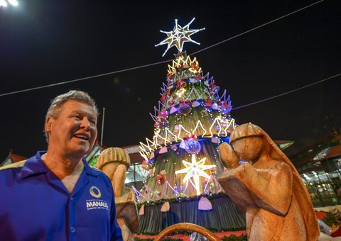 Artur Neto destaca criatividade de artistas que confeccionaram árvores natalinas