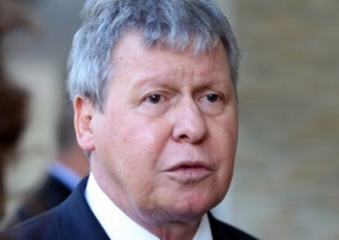 Artur firma pacto com 45 prefeitos do Amazonas