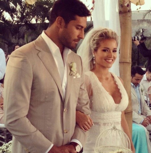 Aryane Steinkopf se casa com Beto Malfacini