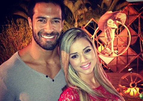 Aryane Steinkopf escolhe vestido de noiva