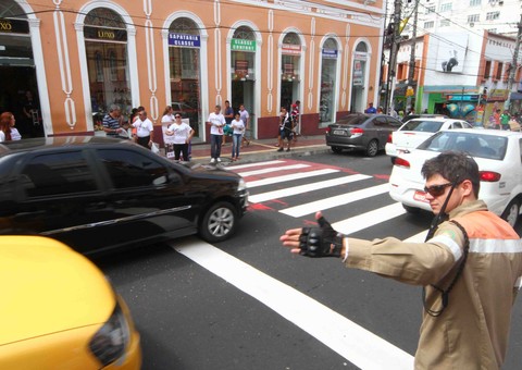 Atividade alerta para atenção redobrada no trânsito no período natalino