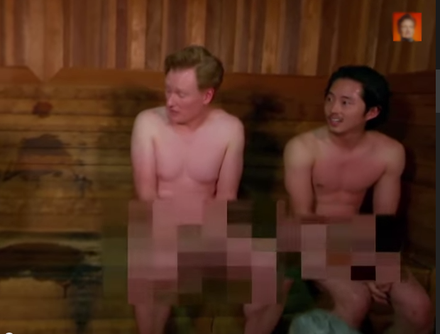 Ator de The Walking Dead aparece nu em sauna com homens