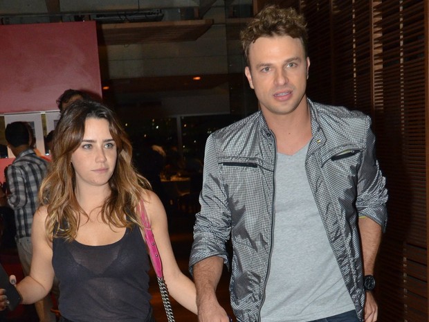 Fernanda Vasconcellos e Cássio Reis reatam namoro