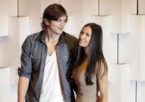 Demi Moore e Ashton Kutcher formalizam divórcio