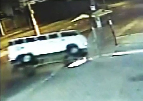 Kombi atropela casal em ponto de ônibus em Suzano na Grande São Paulo