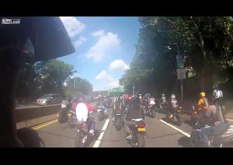 VÍDEO: Motorista atropela grupo de motociclistas, é perseguido em fuga e quase termina linchado