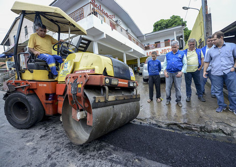 Prefeitura inicia testes com aplicação de asfalto a frio