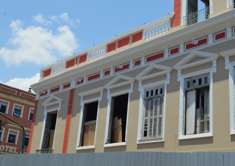 Reforma do palacete Silvério Nery é acompanhada pelo Implurb