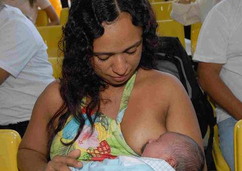 Oferta de 20 cursos em encontro que discute aleitamento