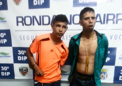 Homens são presos por roubo em estabelecimento comercial