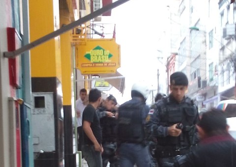 Joalheria é assaltada no centro