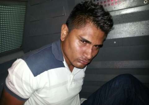 Bandidos roubam carro, sequestram motorista e assaltam drogaria