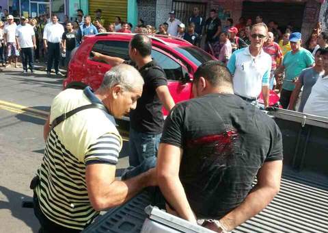 Troca de tiros termina com bandido ferido