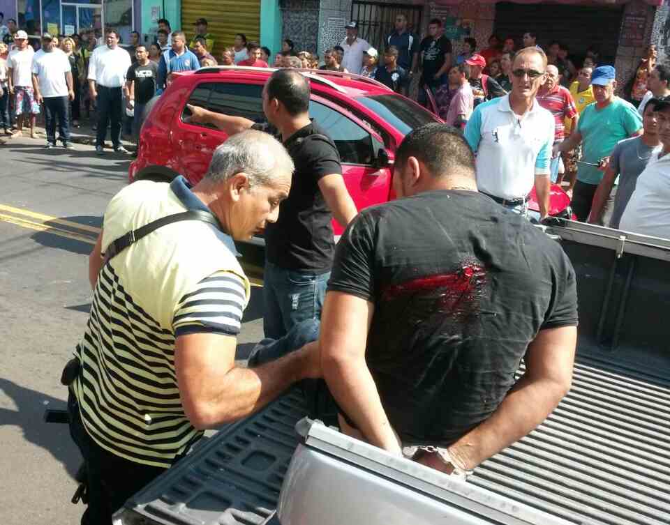 Troca de tiros termina com bandido ferido