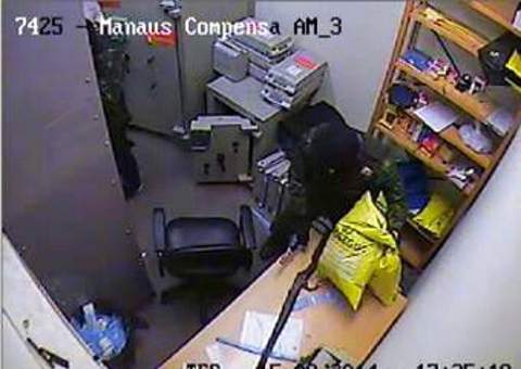 Assaltantes de agência bancária são presos