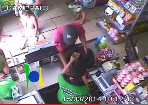 Assaltante confiado rouba mercadinho pela 16ª vez e foge a pé