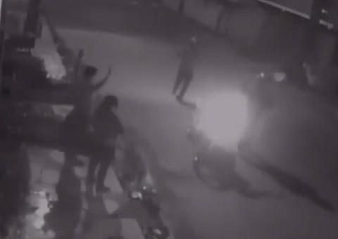 Esperando ônibus para trabalhar, casal é assaltado na Cidade de Deus