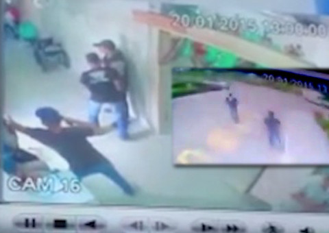 Vídeo: Assaltantes roubam arma de segurança do SPA