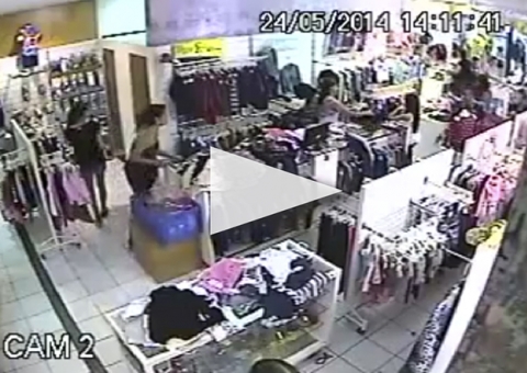 Namorado mata a tiros a companheira dentro de loja