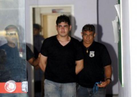 Acusado de matar mãe e irmão com um pé de cabra vai a julgamento