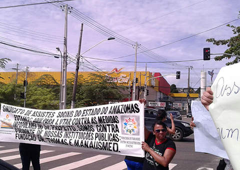 Assistentes sociais do município entram em greve