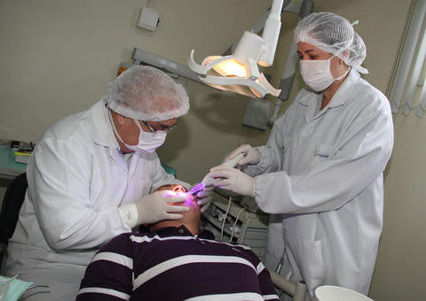 Atendimento odontológico especializado é oferecido às pessoas com deficiência