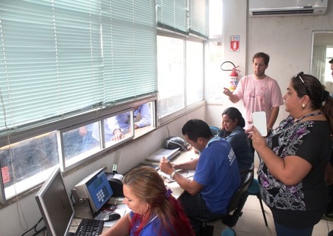 Educadores ambientais visitam aterro sanitário