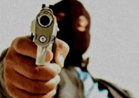 Mortes por facadas, tiros, enforcamento e acidentes de trânsito deixam 13 vítimas