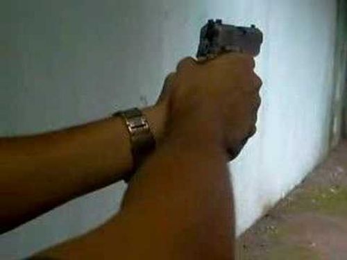 Menor alvejado dentro de casa