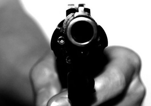 Atiradores executam dois na madrugada