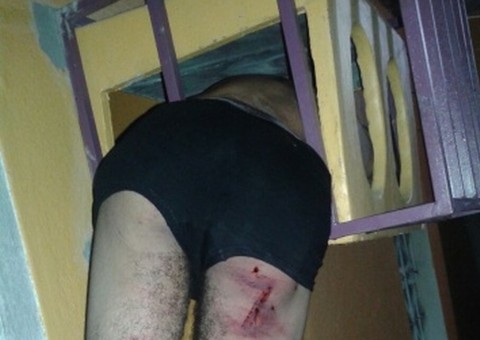 Ladrão erra cálculo e fica preso na caixa do ar-condicionado