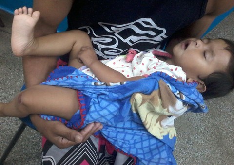 Em Manaus homem ouve choro e se depara com uma bebê abandonada em sua porta