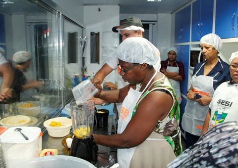 Sesi e Sebrae formam primeira turma do Projeto Comida de Rua