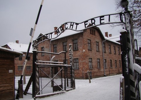 Drone faz voo em Auschwitz e realiza imagens impressionantes