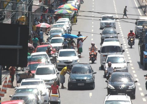 Manaustrans realiza blitz educativa no Dia do Motociclista