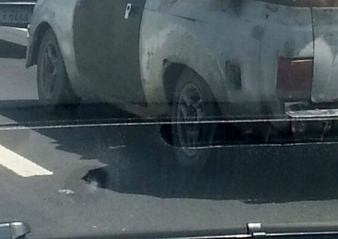 Carro 'rebaixado' faz sucesso na Grande Circular