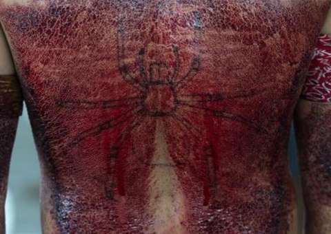 Católicos filipinos praticam autoflagelação para celebrar a Sexta-feira Santa