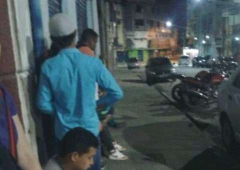 Fila do auxílio-desemprego começa de madrugada