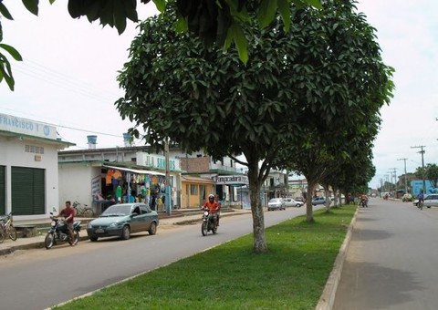 Motorista desmaia, bate 5 veículos e fere 3 pessoas