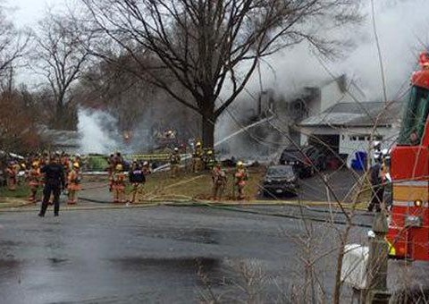 Três mortos em queda de avião da Embraer