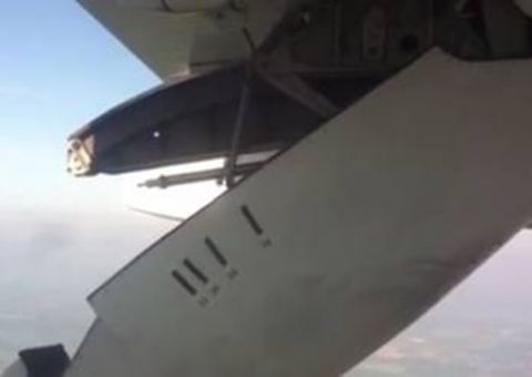 Momento tenso: avião que voava sem parte da asa em Londres